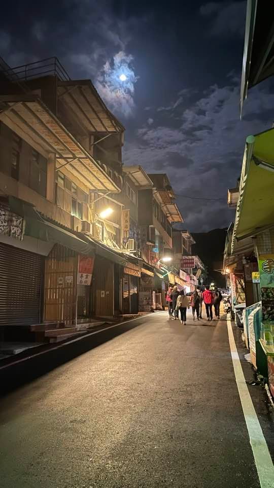 攝影 / 平日晚上的內灣，拍起來好夢幻